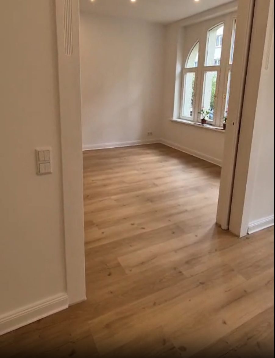 Frisch renoviertes Esszimmer einer Altbauwohnung in der Hannoveraner Südstadt
