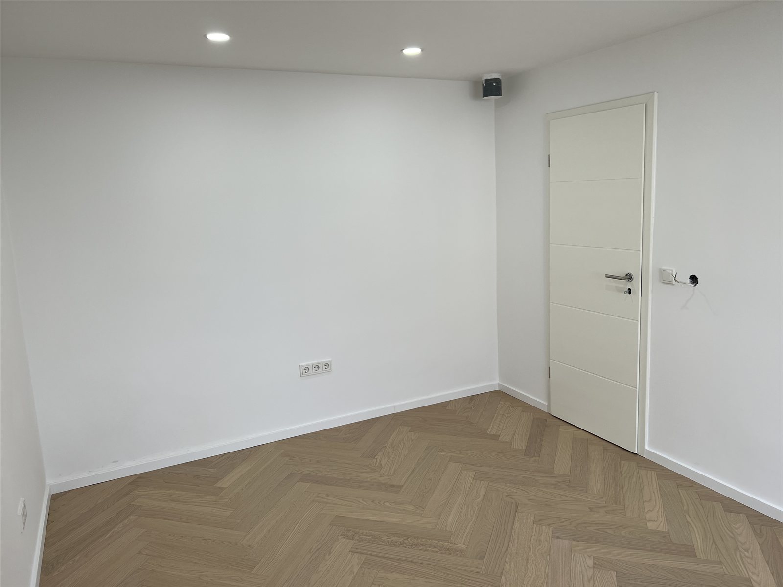 Fertiges Zimmer mit neuer Tür