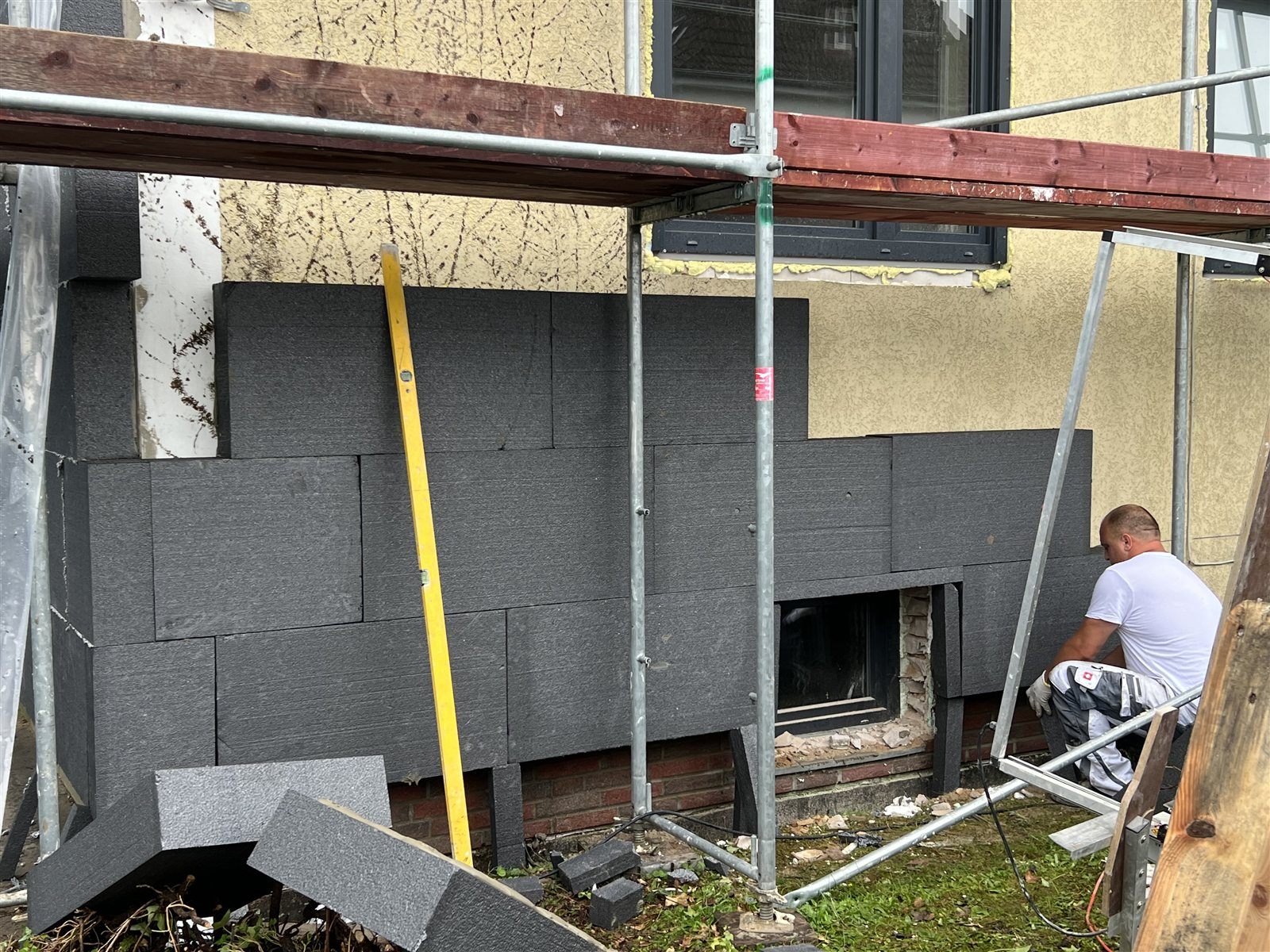 Fassadendämmung im Detail rund um ein Fenster