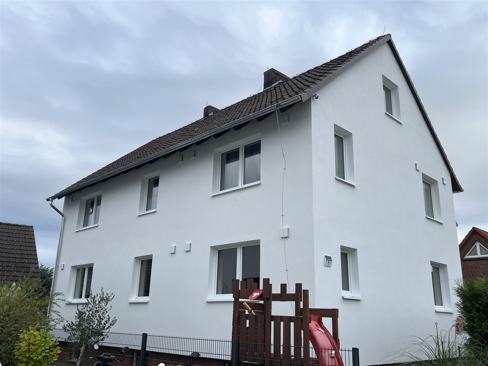 Energetisch saniertes Einfamilienhaus in Garbsen von der Straßenseite