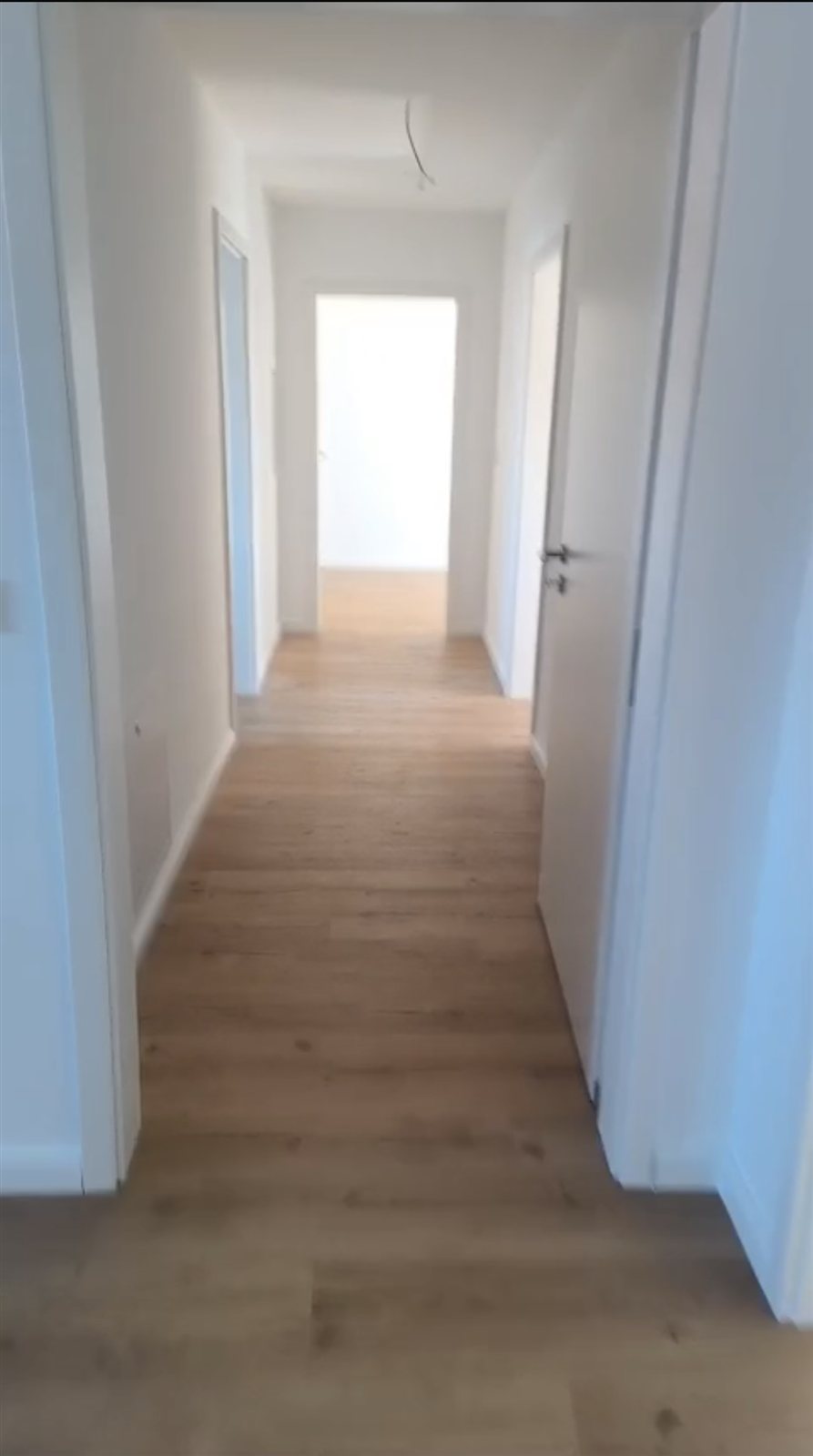 Fertiger Flur der Wohnung in Seelze mit neuem Bodenbelag
