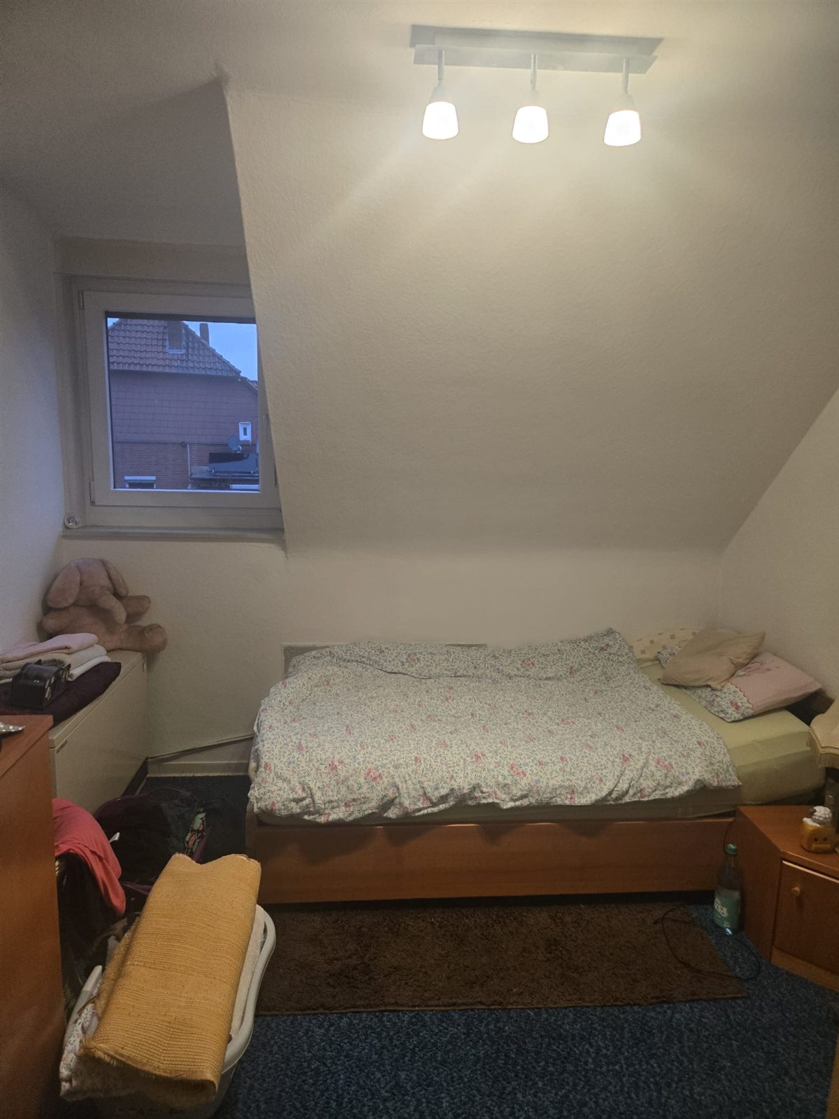 Altes Schlafzimmer der Wohnung in Seelze vor der Sanierung
