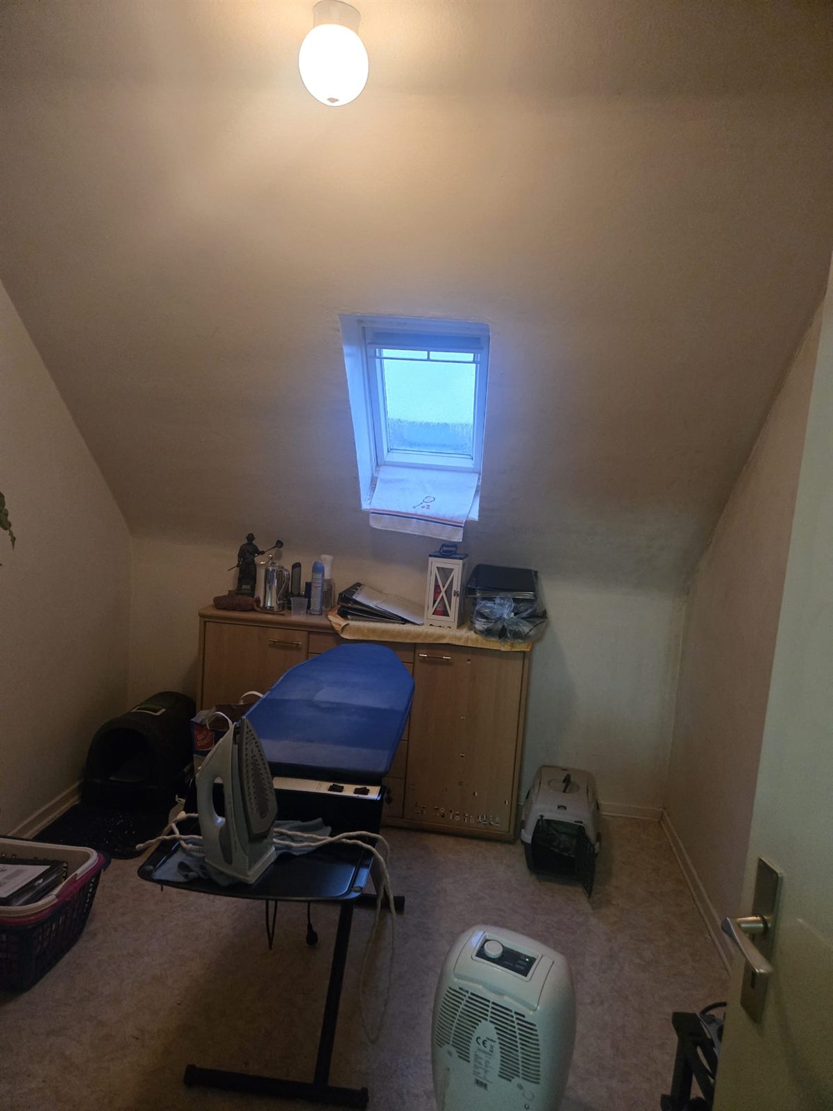 Ausgangssituation: weiteres Zimmer vor der Sanierung